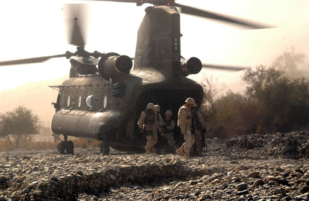 Les Chinook assurent des missions de transport et d'évacuation souvent dangereuses en Afghanistan.