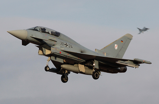 La Luftwaffe possède 55 Eurofighters, entrés en service en 2004, sur les bases de Laage, Nörvenich et Neuburg.