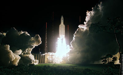 Décollage du 1er ATV à bord d'une fusée Ariane 5 ES, en 2008, depuis Kourou. Crédits : ESA/CNES/Arianespace