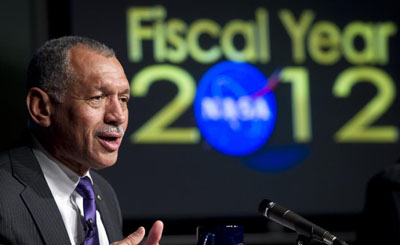 L'administrateur de la NASA Charles Bolden lors d'une séance d'information sur le budget 2012 de la Nasa, le 14 février 2011, au siège de la NASA à Washington.  Crédit: NASA Ingalls