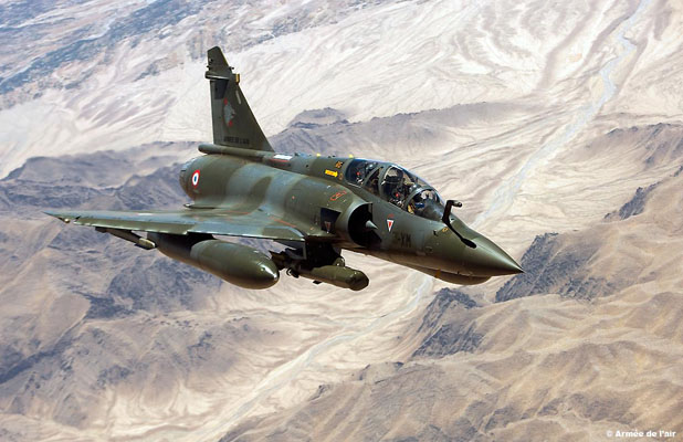 Un Mirage 2000 survolant l'Afghanistan