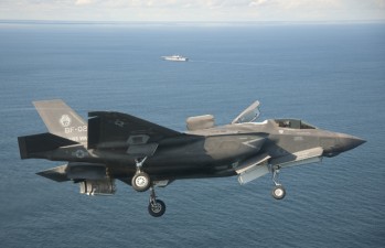 Le F-35B effectue ses premiers appontages