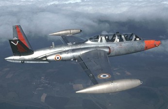 Un Fouga Magister vendu aux enchères à Paris