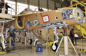 Assemblage du premier M-346 "Lavi" à l'usine d'Alenia.
