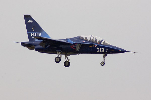 Un prototype du M-346 au Paris Air Show 2005.