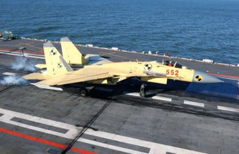Le J-15 chinois apponte sur le Liaoning