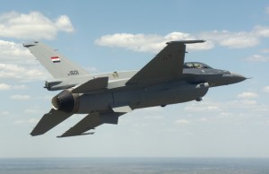 Un F-16C destiné à l'Irak faisant un essai en vol en mai 2014 au Texas. 