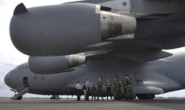 Un Boeing C-17 sur une base à Hawaï