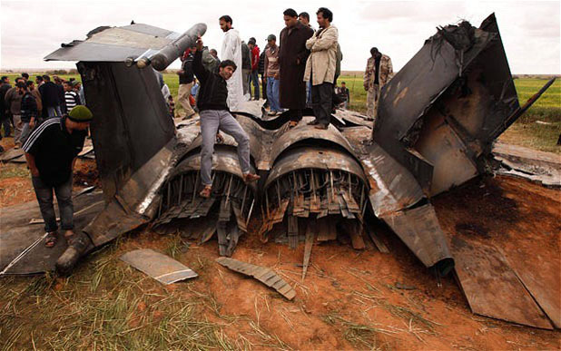 L'épave du F-15 qui s'est écrasé en Libye, le 22 mars 2011