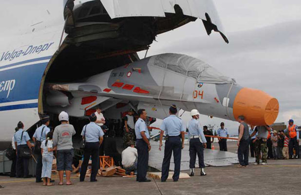 Un Su-30MK2 livré en Indonésie dans un Antonov An-124-100.